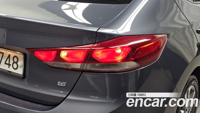 Hyundai AVANTE 2018 — photo 9