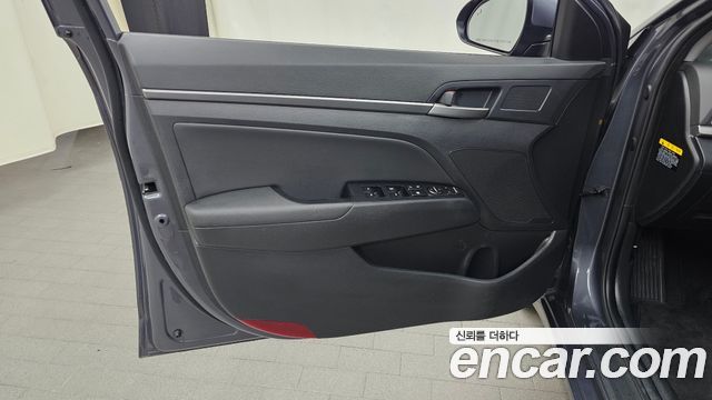 Hyundai AVANTE 2018 — photo 14