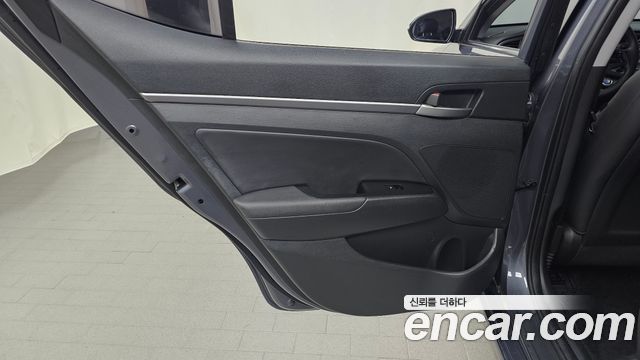 Hyundai AVANTE 2018 — photo 15