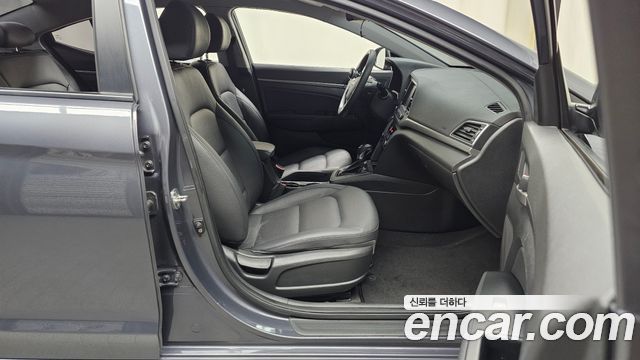 Hyundai AVANTE 2018 — photo 16