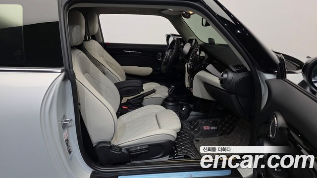 Mini Cooper 2023 — photo 17