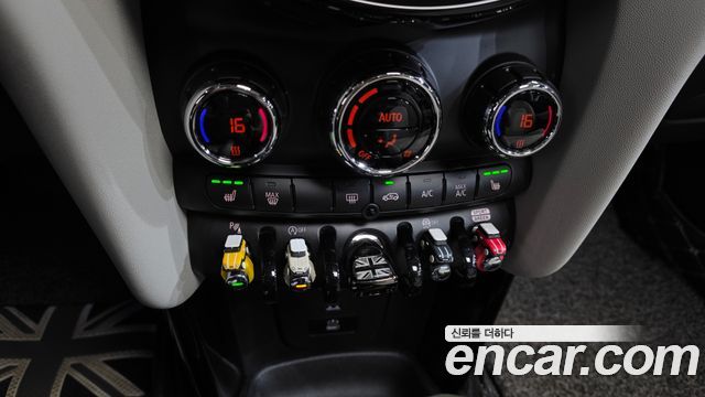Mini Cooper 2023 — photo 29