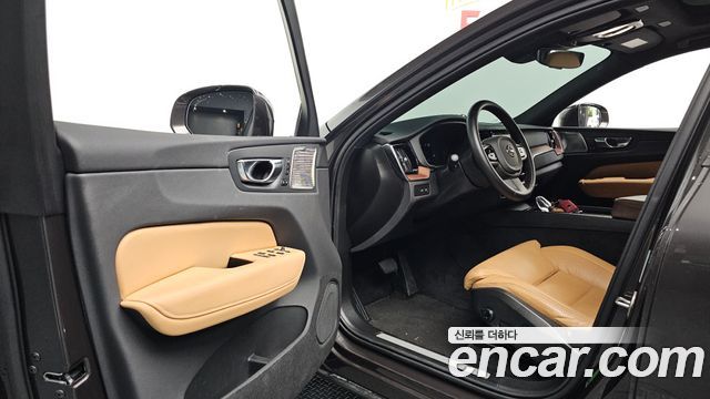 Volvo XC60 2025 — photo 12