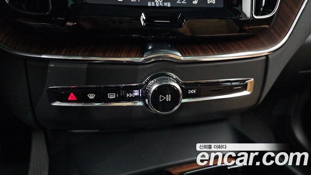 Volvo XC60 2025 — photo 25
