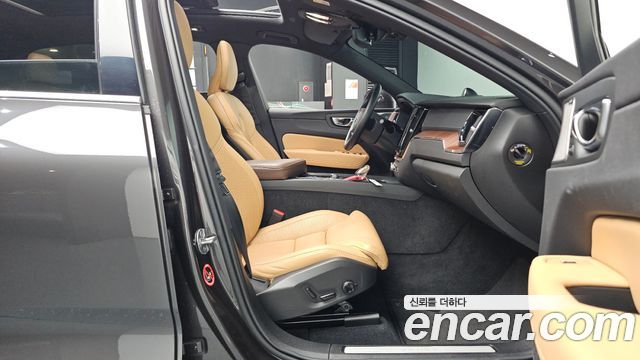 Volvo XC60 2025 — photo 15