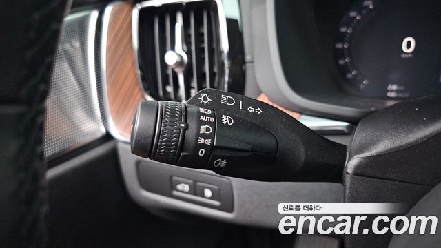 Volvo XC60 2025 — photo 28