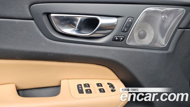 Volvo XC60 2025 — photo 31