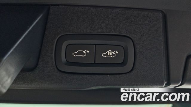 Volvo XC60 2025 — photo 37