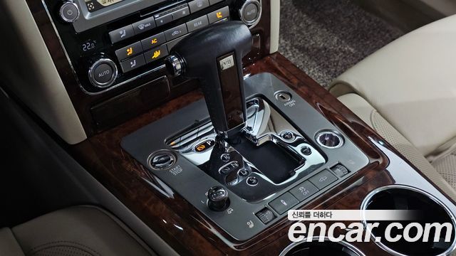 Volkswagen Phaeton 2011 — photo 9