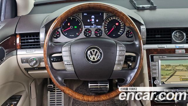Volkswagen Phaeton 2011 — photo 13