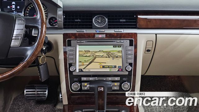 Volkswagen Phaeton 2011 — photo 14