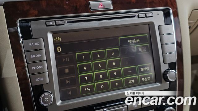 Volkswagen Phaeton 2011 — photo 16