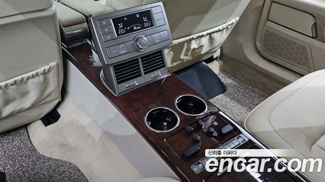 Volkswagen Phaeton 2011 — photo 17