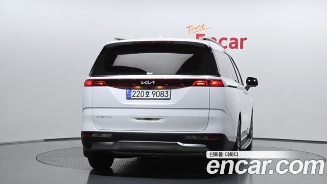 Kia Canival 2023 — photo 4