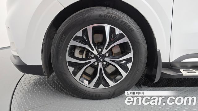 Kia Canival 2023 — photo 5