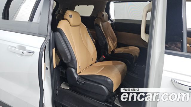 Kia Canival 2023 — photo 17