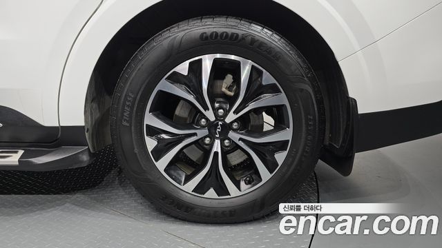 Kia Canival 2023 — photo 7