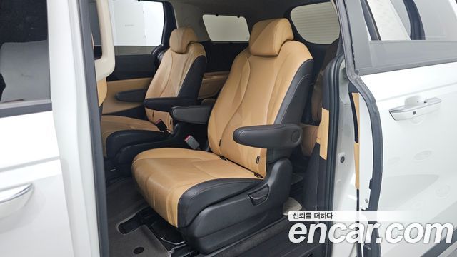Kia Canival 2023 — photo 16