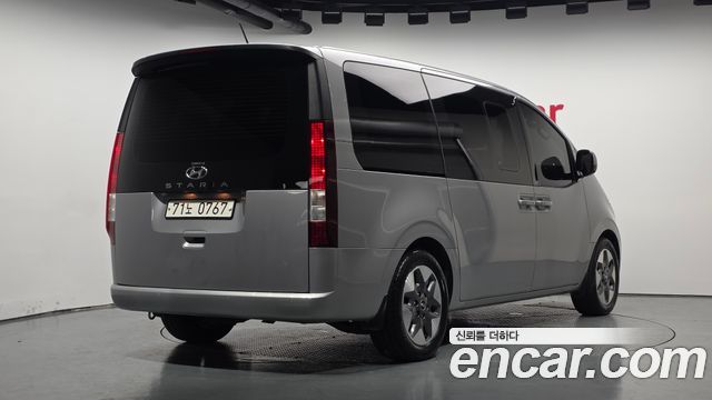 Hyundai Staria 2022 — photo 2