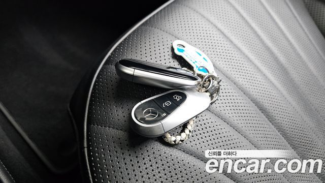 Mercedes-Benz EQS 2023 — photo 16