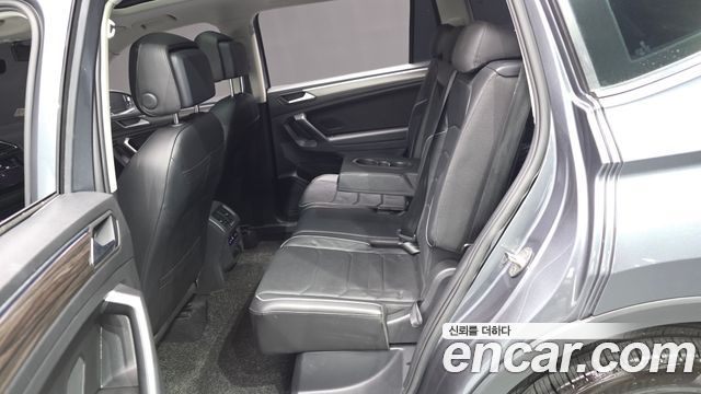 Volkswagen Tiguan 2022 — photo 18