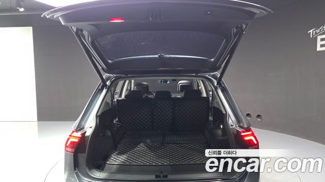 Volkswagen Tiguan 2022 — photo 25