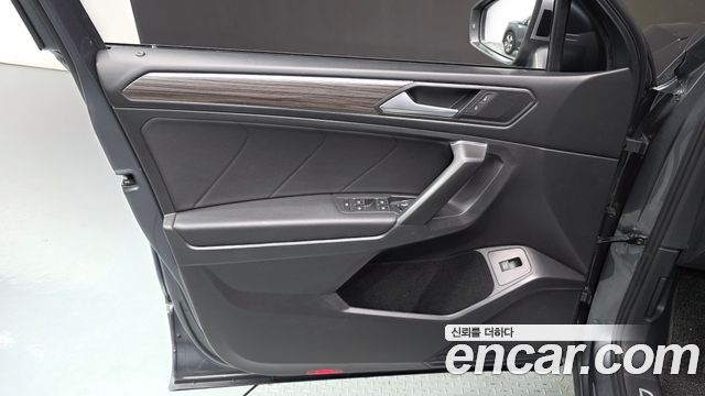 Volkswagen Tiguan 2022 — photo 14