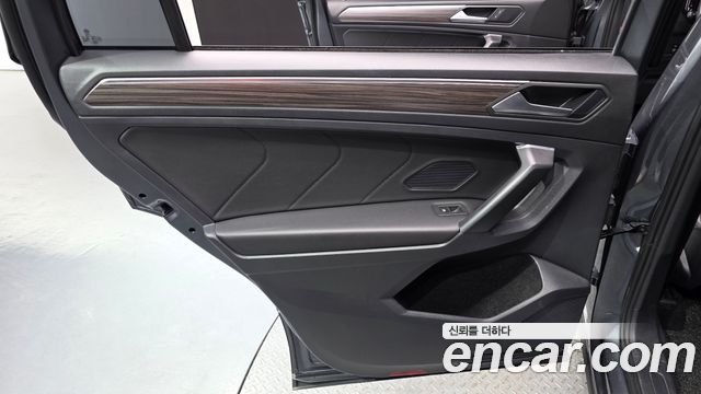 Volkswagen Tiguan 2022 — photo 15