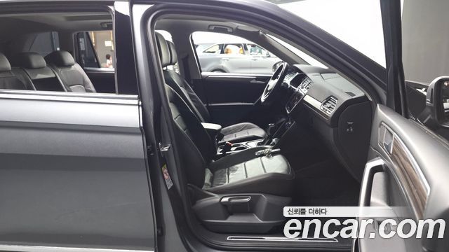 Volkswagen Tiguan 2022 — photo 16