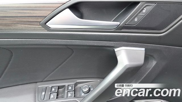 Volkswagen Tiguan 2022 — photo 28