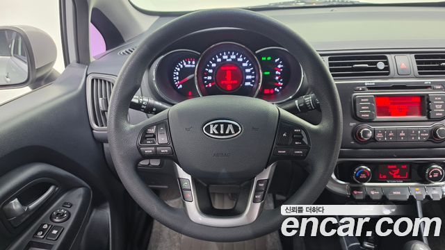 Kia pride 2012 — photo 12