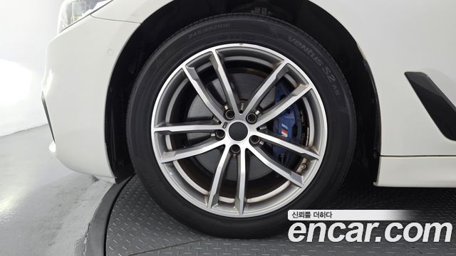 BMW 5-Series 2017 — photo 5
