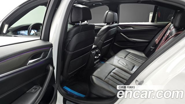 BMW 5-Series 2017 — photo 11
