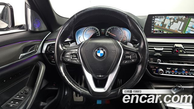 BMW 5-Series 2017 — photo 12