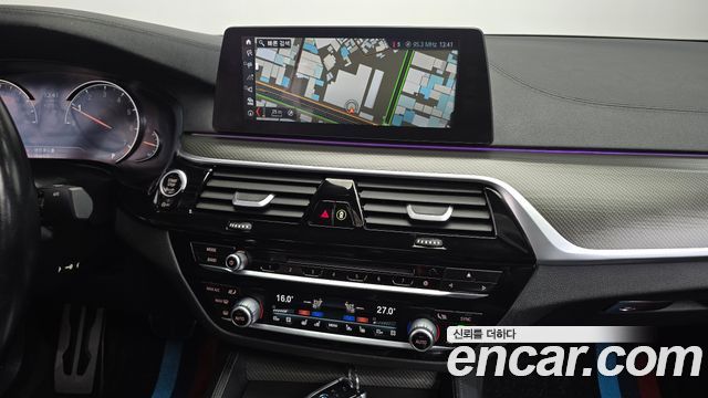 BMW 5-Series 2017 — photo 13