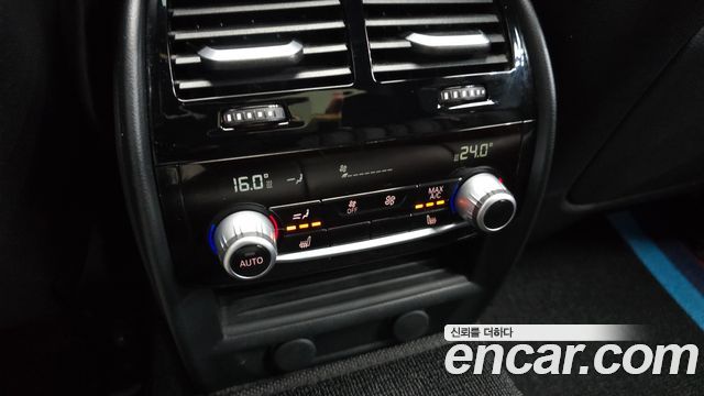 BMW 5-Series 2017 — photo 20