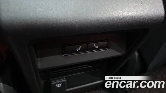 Land Rover Discovery Sport 2016 — photo 17