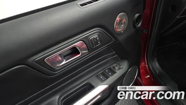 Ford Mustang 2018 — photo 17