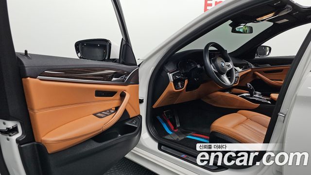 BMW 5-Series 2021 — photo 10