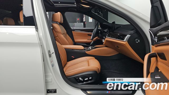 BMW 5-Series 2021 — photo 11