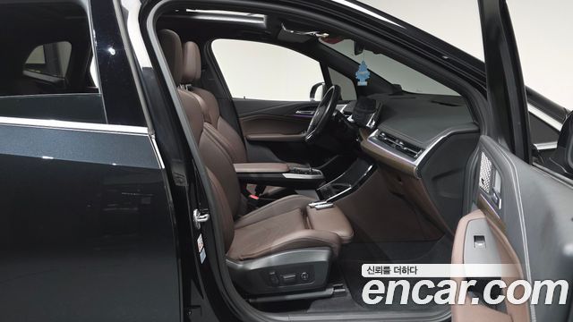 BMW 2-Series 2023 — photo 16