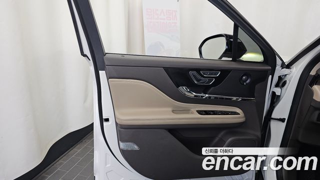 Lincoln Corsair 2021 — photo 14