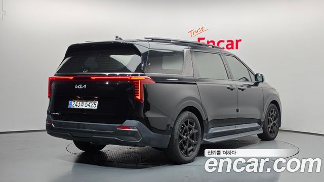 Kia Canival 2025 — photo 2