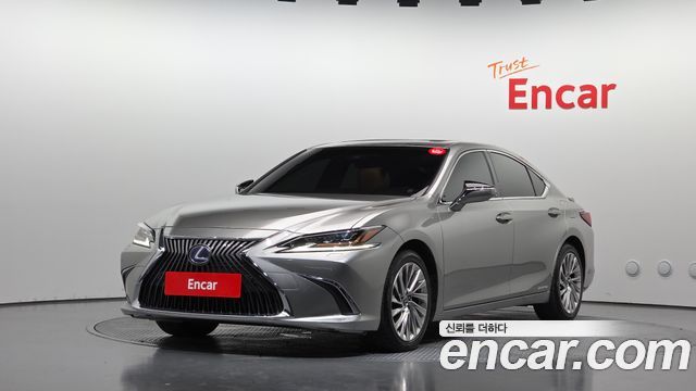 Lexus ES 2019 — photo 1