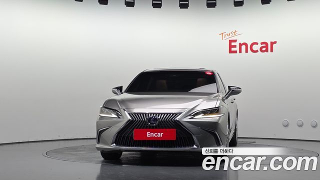 Lexus ES 2019 — photo 3