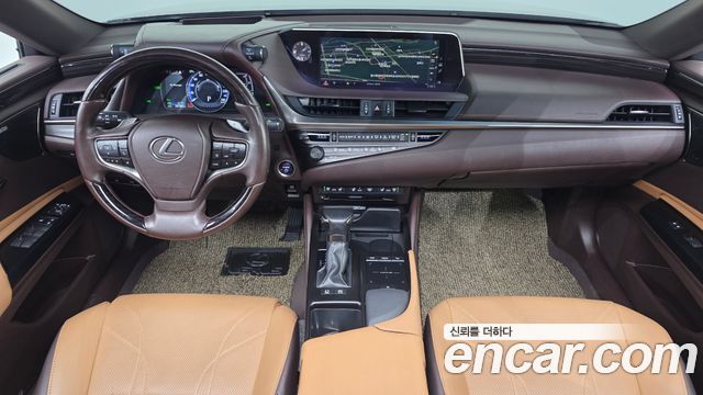 Lexus ES 2019 — photo 10