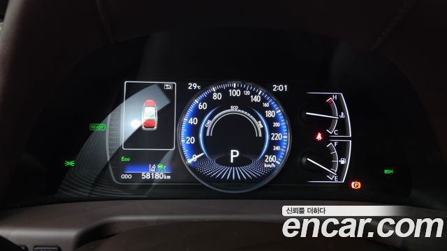 Lexus ES 2019 — photo 11