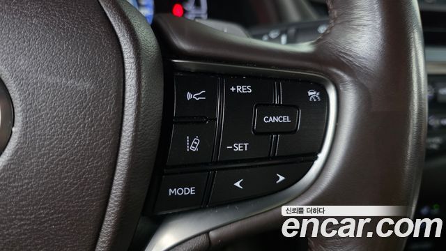Lexus ES 2019 — photo 21
