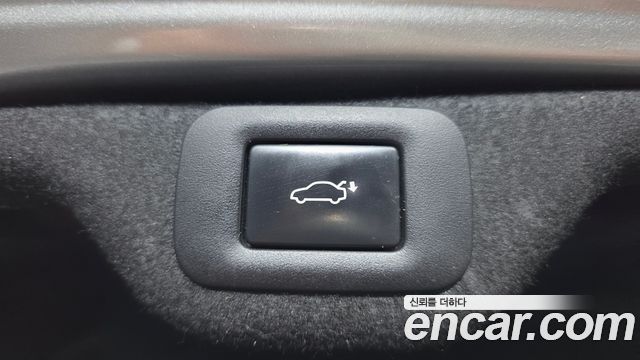 Lexus ES 2019 — photo 23
