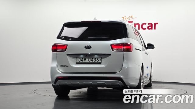Kia Canival 2016 — photo 4